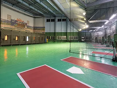 屋内型バッティングセンター